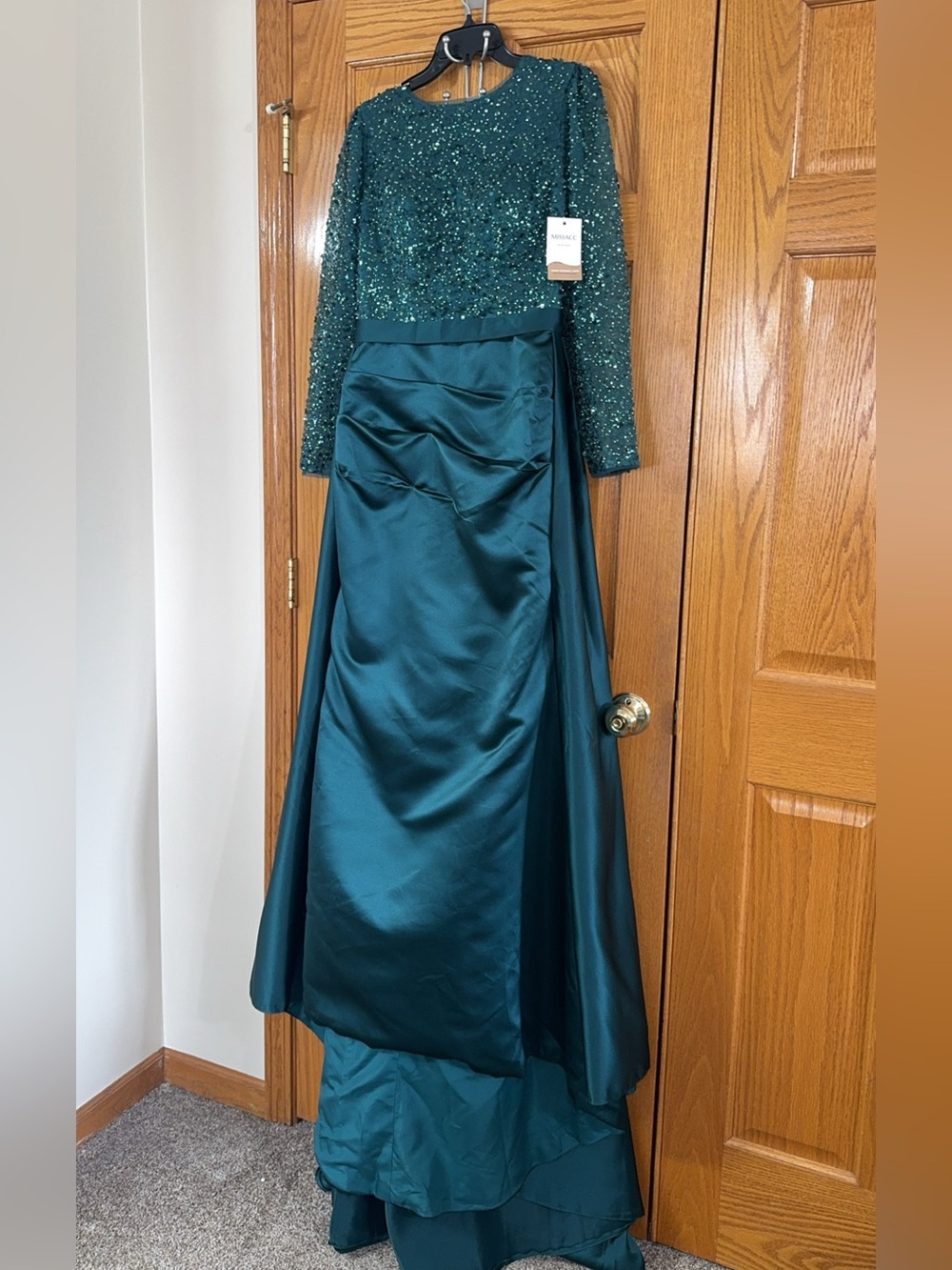 Women’s Formal Dress Size 4 Emerald Green Satin Overskirt Long Sleeve Missacc